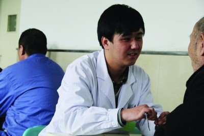 22歲男護士挨患者耳光不還手 網友齊安慰
