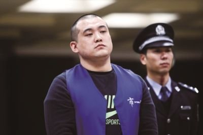 司機駕車追逐撞死路旁環衛工 當庭否認檢方指控