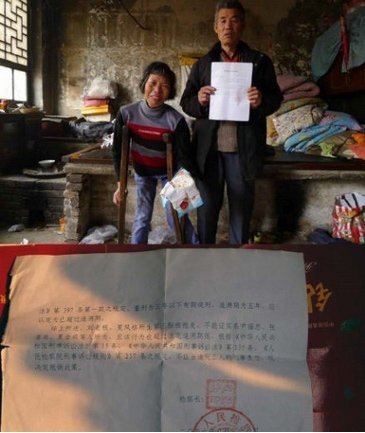 河北超生女嬰被政府強行抱走18年續(xù):家屬報案
